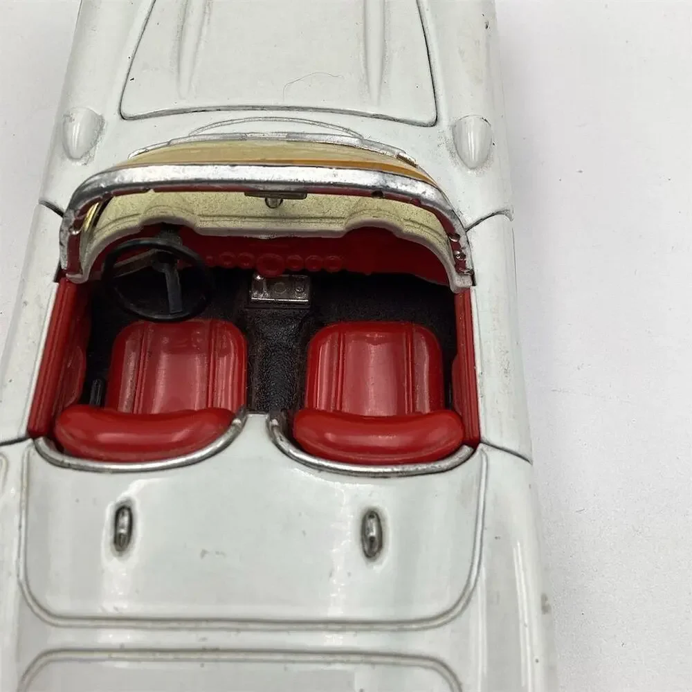 1957 Chevrolet Corvette‎ Diecast Model 1/24 Scale White Vintage Car